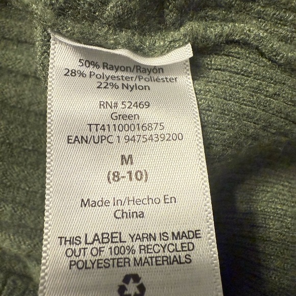 Time & Tru Women’s V-Neck pullover sweater in green amber Size Medium 8-10 EUC - Picture 8 of 9